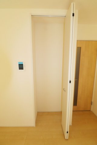 郡山市安積町南長久保1丁目　　　　２号棟　　　安積第３小学校、安積第２中学区　の洋室