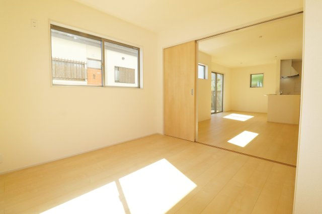 郡山市安積町南長久保1丁目　　　　２号棟　　　安積第３小学校、安積第２中学区　の洋室