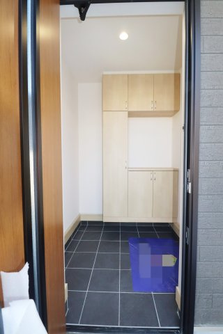 郡山市安積町南長久保1丁目　　　　２号棟　　　安積第３小学校、安積第２中学区　の玄関