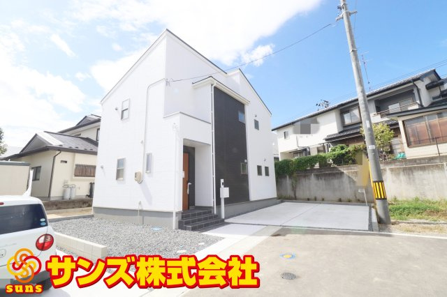 郡山市安積町南長久保1丁目　　　　２号棟　　　安積第３小学校、安積第２中学区　の外観|北東側から見た駐車場を含む外観