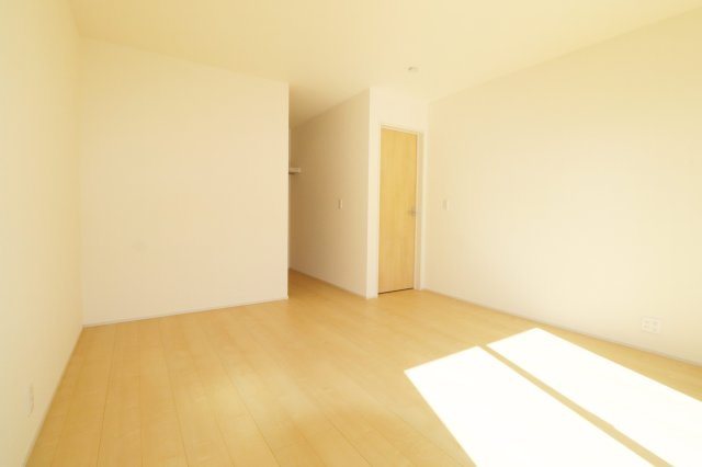 郡山市安積町南長久保1丁目　　　　２号棟　　　安積第３小学校、安積第２中学区　の洋室