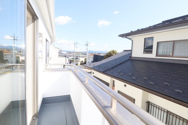 郡山市安積町南長久保1丁目　　　　２号棟　　　安積第３小学校、安積第２中学区　のバルコニー