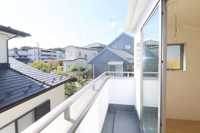 郡山市安積町南長久保1丁目　　　　２号棟　　　安積第３小学校、安積第２中学区　のバルコニー