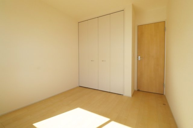 郡山市安積町南長久保1丁目　　　　２号棟　　　安積第３小学校、安積第２中学区　の洋室