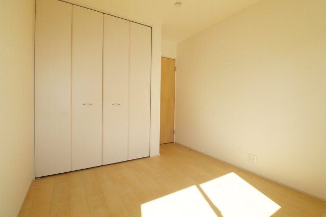 郡山市安積町南長久保1丁目　　　　２号棟　　　安積第３小学校、安積第２中学区　の洋室