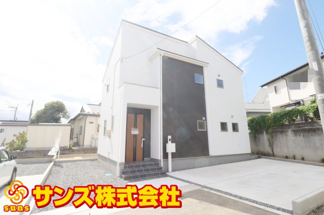 郡山市安積町南長久保1丁目　　　　２号棟　　　安積第３小学校、安積第２中学区　の外観|北東側から見た駐車場を含む外観