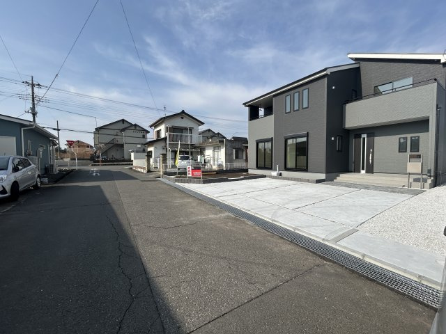 新築　渋川市半田第9　Livele Garden.S　1号棟の前面道路含む現地写真|現地写真　南側接道幅員約5.2ｍ