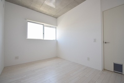 【洋室】 | ピース・スクエア小松島