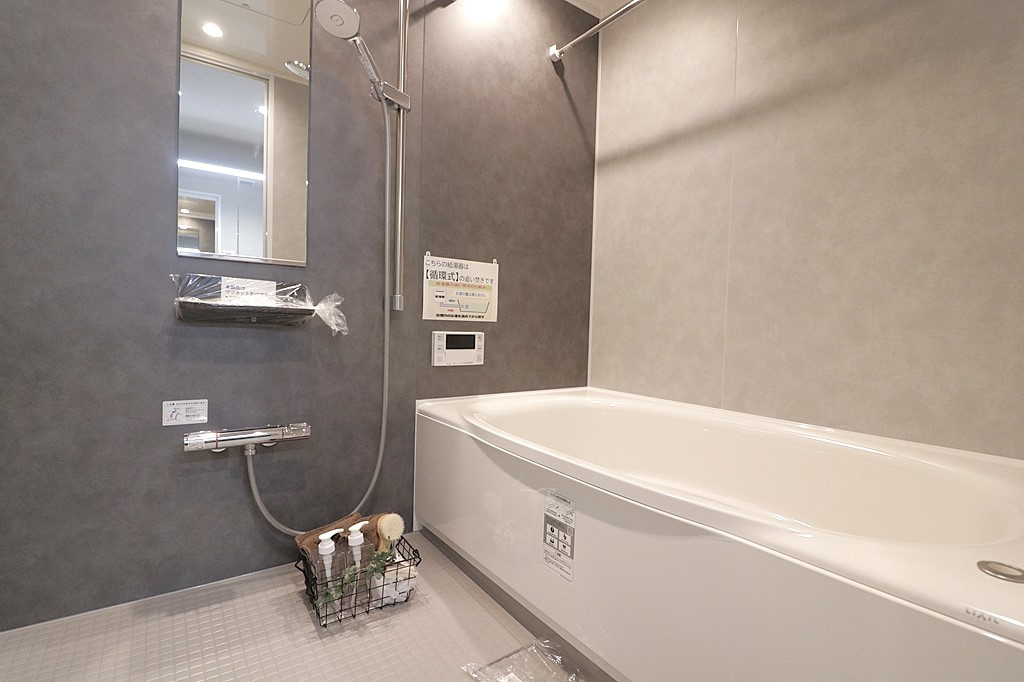 夙川レックスマンションの浴室|浴室リフォーム済みです。 一日の疲れを癒す心地よいバスタイムを実現します！ 
浴室乾燥機完備で雨の日でも安心してお洗濯ができますね◎