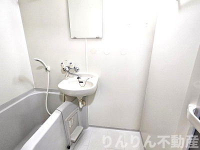 【洗面所】 | ステュディオ山中 | スペースが確保できる洗面所です