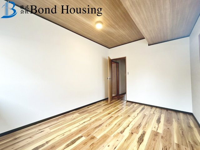 堀込車庫付き住宅　今寺　リフォ済み住宅　築37年の洋室