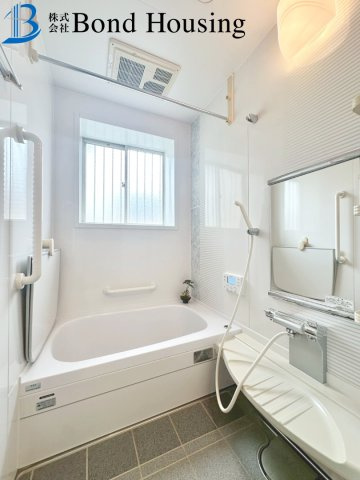 堀込車庫付き住宅　今寺　リフォ済み住宅　築37年の浴室