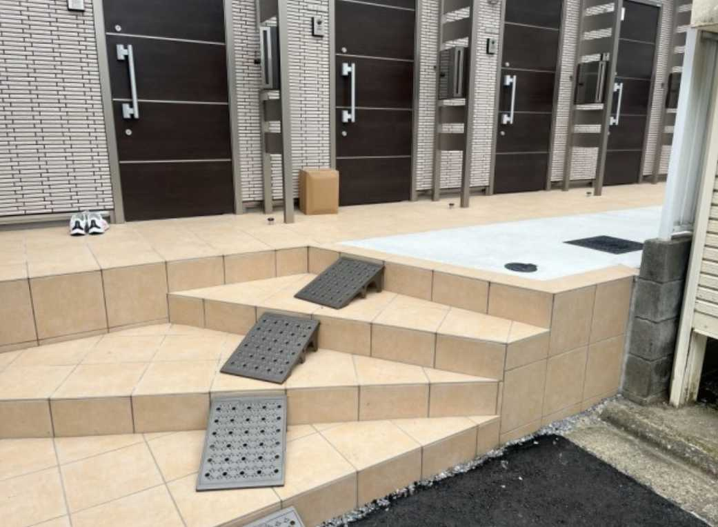 アヴニール三軒茶屋　築浅　ネット無料　パナソニックホームズのエントランス