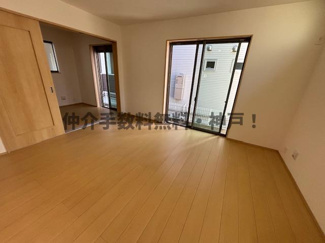 【居間・リビング】 | 神戸市垂水区城が山1丁目　新築戸建　仲介手数料無料！ | 使いやすいリビングです