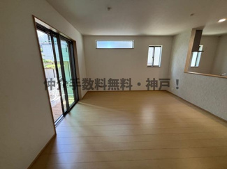 【居間・リビング】 | 神戸市垂水区城が山1丁目　新築戸建　仲介手数料無料！ | リビングです