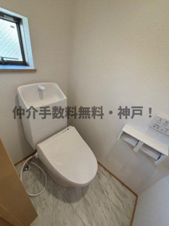 【トイレ】 | 神戸市垂水区城が山1丁目　新築戸建　仲介手数料無料！ | 落ち着いたトイレです