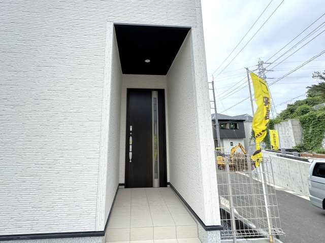 柏市酒井根２丁目新築戸建【酒井根小学校：7分】のエントランス|エントランス・玄関ポーチ