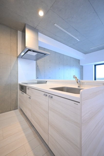 ＲＯＸＩＳ日暮里のキッチン|システムキッチン（2口IH・1口ラジエント・グリル付）