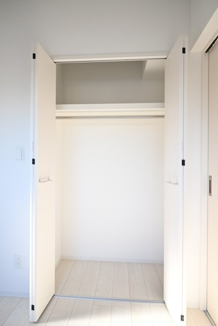 ＲＯＸＩＳ日暮里の収納|クローゼット（洋室2）