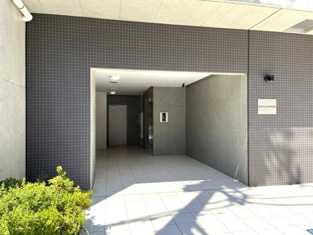 ＲＯＸＩＳ日暮里のエントランス