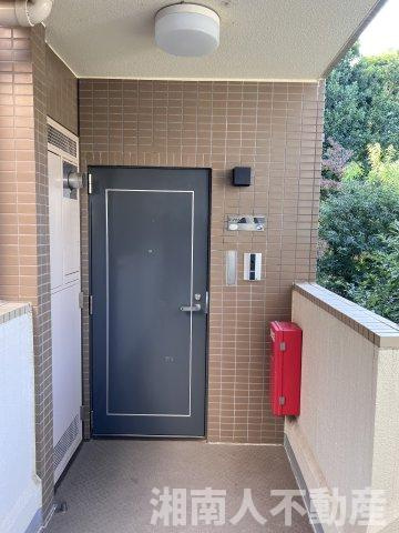 ラミアール藤沢モアクレストの玄関|明るい玄関です