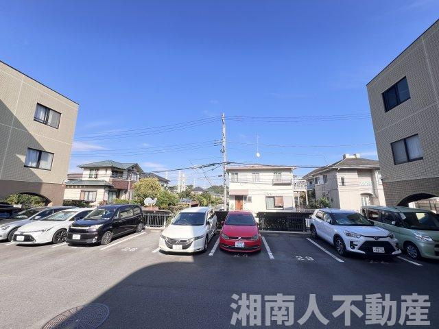 ラミアール藤沢モアクレストの駐車場|駐車場に車を止められます