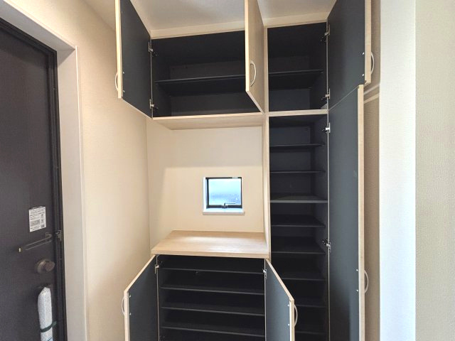 所沢市狭山ヶ丘　新築戸建ての玄関