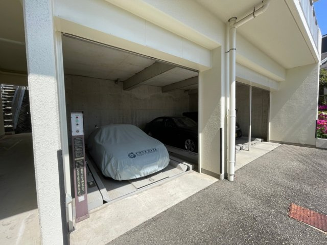 トレビアンコートの駐車場