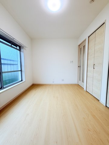 【洋室】 | 上平間住宅2号棟 | 約6.0帖の洋室になります。