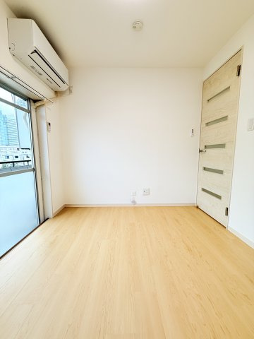 【洋室】 | 上平間住宅2号棟 | 約4.5帖の洋室になります。
最初からエアコンがついている為、快適にお過ごしできます。