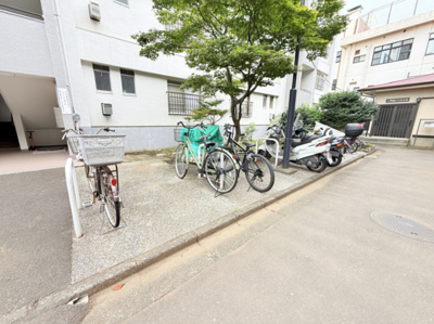 【その他】 | 上平間住宅2号棟 | 駐輪場になります。
※2025年10月3日撮影時点