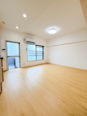 【居間・リビング】 | 上平間住宅2号棟 | 別アングルから見たリビングになります。