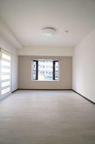 【居間・リビング】 | ルミエール戸田 | ※床張替予定