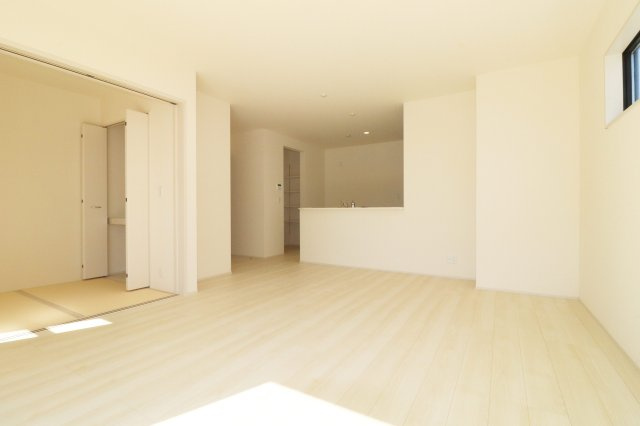 郡山市安積町南長久保1丁目　　　　３号棟　　　安積第３小学校、安積第２中学区　の居間・リビング