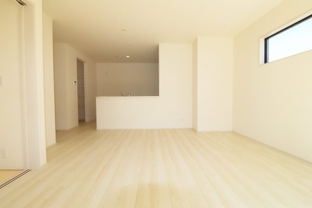 郡山市安積町南長久保1丁目　　　　３号棟　　　安積第３小学校、安積第２中学区　の居間・リビング