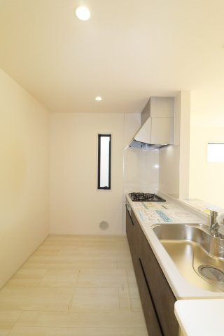 郡山市安積町南長久保1丁目　　　　３号棟　　　安積第３小学校、安積第２中学区　のキッチン