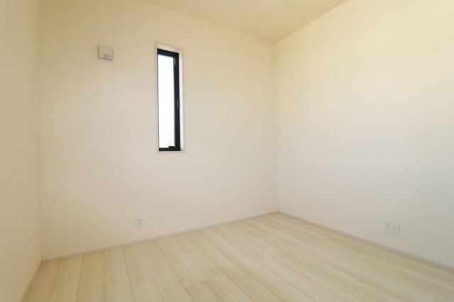 郡山市安積町南長久保1丁目　　　　３号棟　　　安積第３小学校、安積第２中学区　の洋室