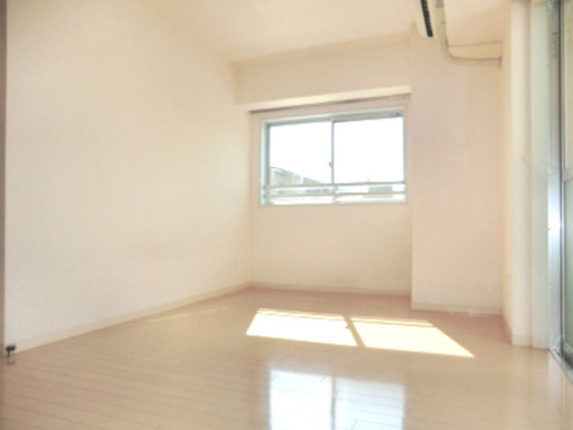 タック高砂の寝室|☆綺麗なフローリング仕様☆※別号室の参考写真です。