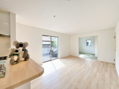 【居間・リビング】 | 伊勢崎市柴町 新築住宅 | 気がづけば家族が集まって楽しい会話と食事が始まる。皆で笑って過ごす幸せ溢れるリビング。