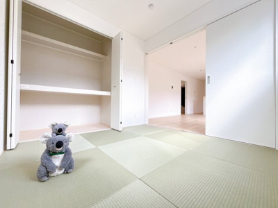 【和室】 | 伊勢崎市柴町 新築住宅 | LDKに隣接している和室。お子様を遊ばせたりお昼寝させたりしながら家事を行えます。