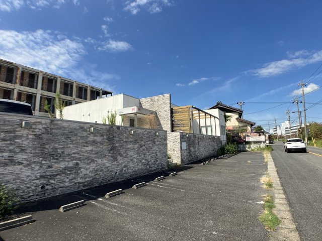青山3丁目店舗の駐車場