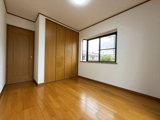 【洋室】 | 南区大野台3丁目 中古戸建て | 洋室5.2帖（東）別角度