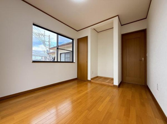 【洋室】 | 南区大野台3丁目 中古戸建て | 洋室5.2帖（西）別角度