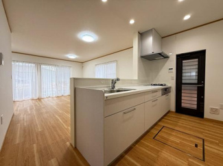 【キッチン】 | 南区大野台3丁目 中古戸建て | 別角度