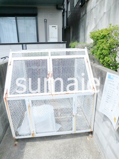 ミューレル信栄の駐車場|ゴミ置き場★