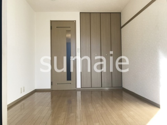 ミューレル信栄の居間・リビング|人気のフローリングです。