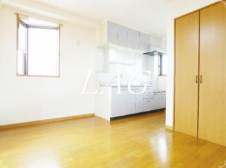 【居間・リビング】 | クレッセント堀の内 | 洋室のお部屋です。