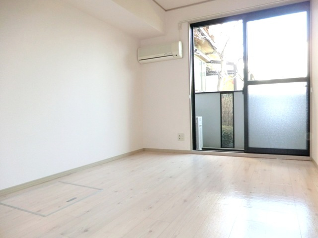 パークサイドＭＯＧＩの居間・リビング|☆日当たり良好！６帖の居室です。☆