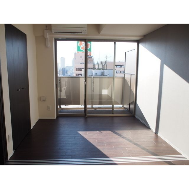 ヴィーナス今里の居間・リビング