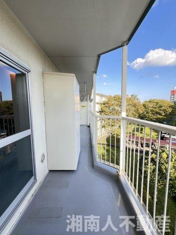 湘南西部住宅　２－２１号棟のバルコニー|開放的で明るい空間を演出してくれるバルコニーです